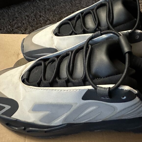 USED adidas Yeezy Boost 700 MNVN Bone